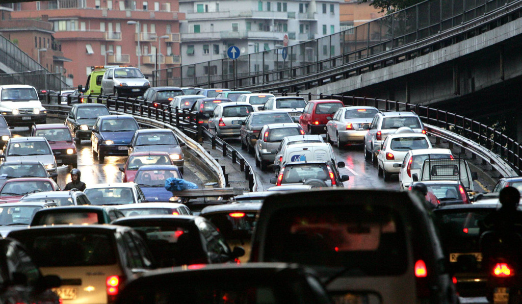 ISTAT:SOFFOCATI DA TRAFFICO,1 SU 3 NON BEVE ACQUA RUBINETTO